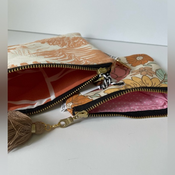 Rifle Co. Retro Flower Clutch with Bangle Wristlet & Wallet Set - Picture 9 of 16